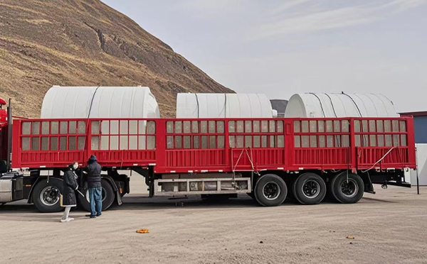 积石山塑料桶装车完毕准备运输中