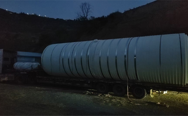 积石山圆桶运输途中