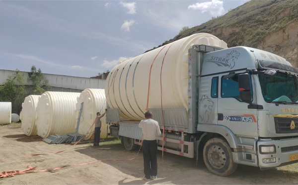 积石山立式运输桶装车中